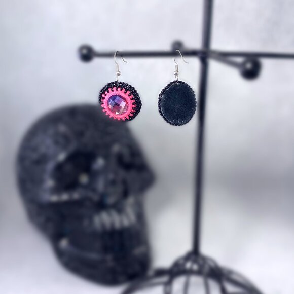 Pink and Black beaded earrings - Picture 3 of 4